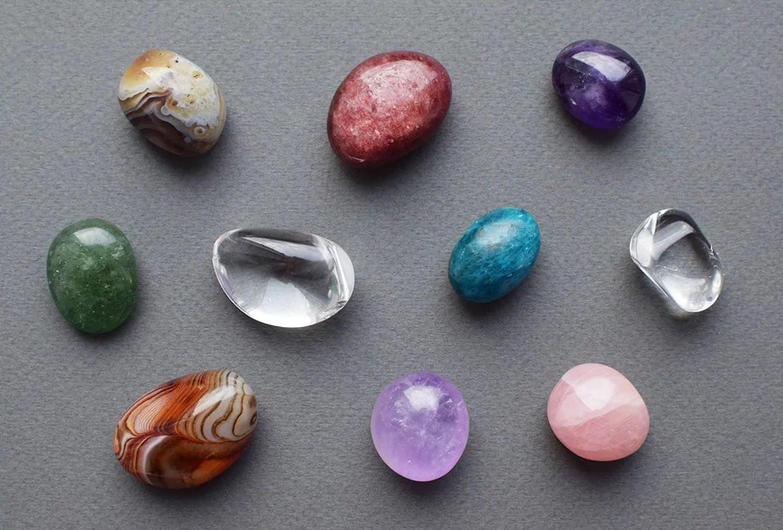 Heilsteine Schmuck: Stilvoll und energetisch kombinieren