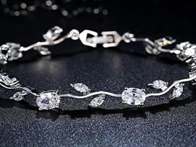 CrystalScents Kristallarmbänder – Magie zum Tragen