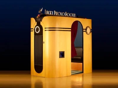 Verwandeln Sie jeden Besucher mit der KI Fotobox Messe in ein fotorealistisches Motiv