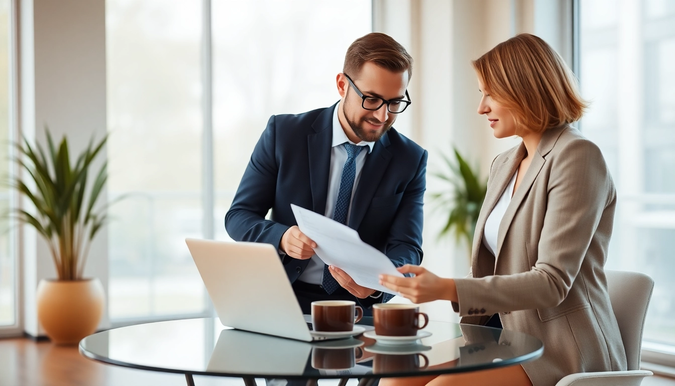 Professioneller Headhunter Monchengladbach berät Klienten in modernem Büro.